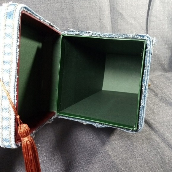 Levi's Jeans Distressed 501 Storage Box With Tassel, Little 'e' Red Tag 13x5x5" - Picture 4 of 12